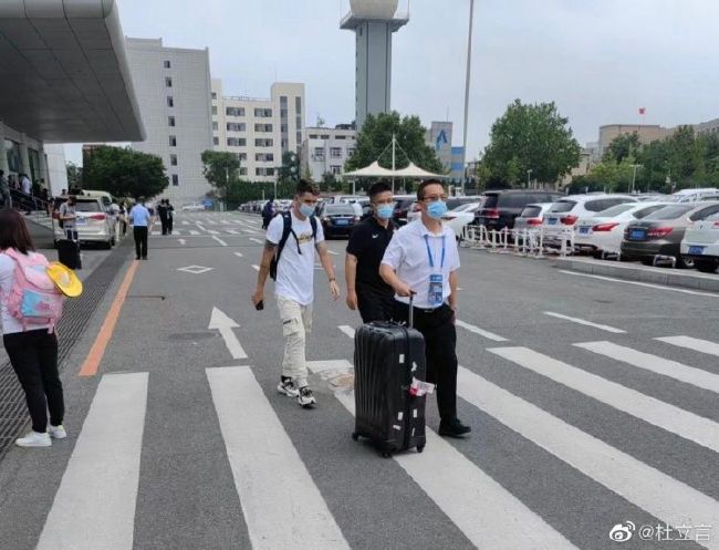 “总有遗憾,总觉得不满意”,简单的一句话,道尽了每一届 “湾区升明月” 幕后团队的较真与执着。